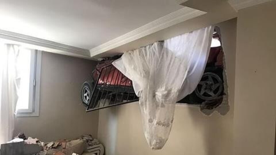 İzmir'de bir garip kaza...Görenler gözlerine inanamadı