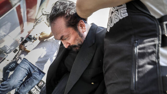 Adnan Oktar ve diğer şüphelilerin ifadeleri alınmaya başladı