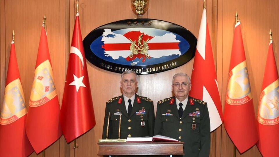 Kara Kuvvetleri Komutanlığı'nda devir-teslim töreni gerçekleştirildi
