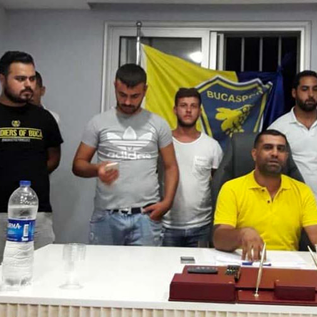 Taraftarlar kulüp binasını bastı