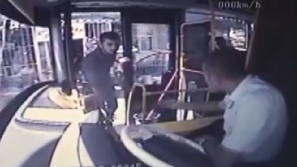 Otübüste döner bıçağı dehşeti! "Kelleni alırım senin"