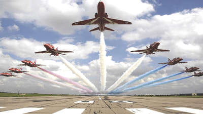 Anlaşmalar peş peşe geliyor! İlk günden 399 uçak satıldı