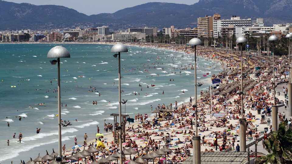 Dünyaca ünlü tatil kentinde tsunami şoku!