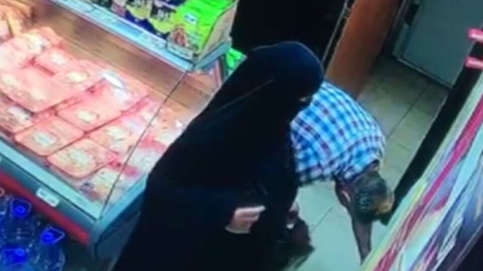 Çarşafla bir günde 22 teneke zeytinyağı çaldılar