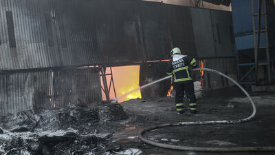 Plastik geri dönüşüm fabrikasında dev yangın