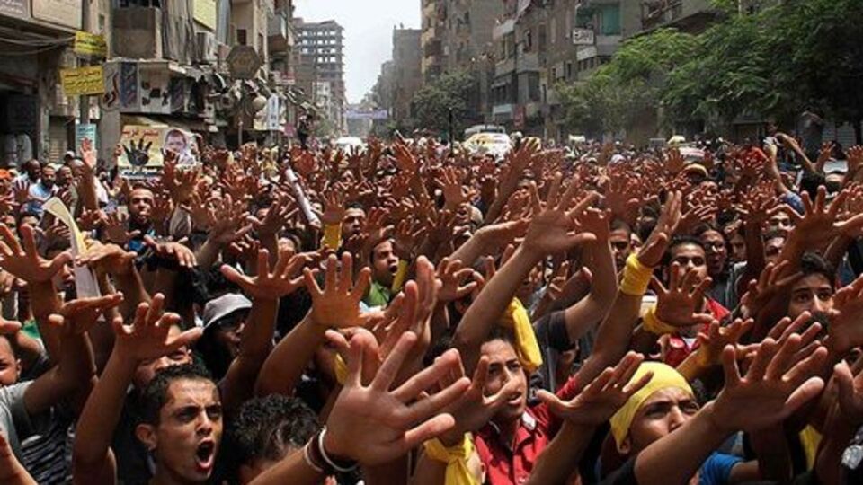 Mısır'da darbe karşıtı 18 kişiye hapis cezası