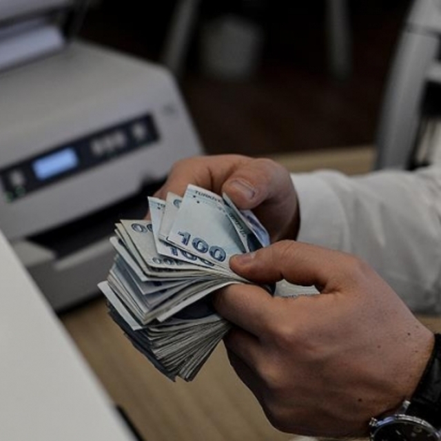 Emekli zam farkları verilmeye başladı