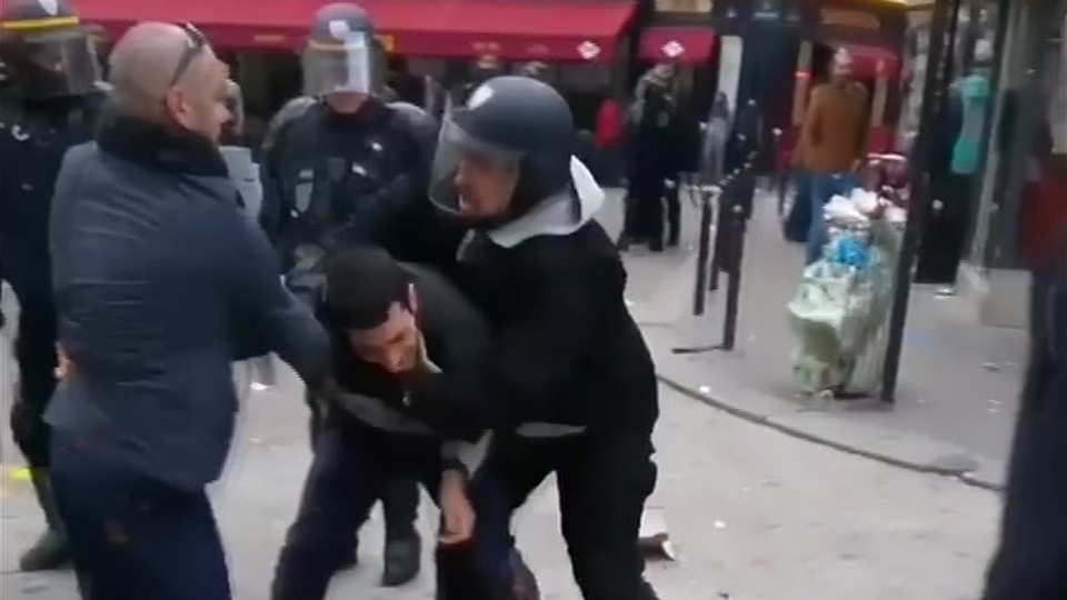 Görüntüler Fransa'yı karıştırdı, Macron kovdu!