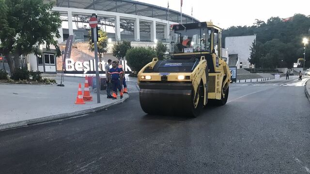 Dolmabahçe'de çöken yol onarılıp yeniden trafiğe açıldı