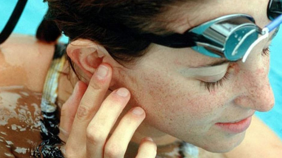 Kulağınıza havuz, deniz suyu kaçtıysa bu risklere önlem alın