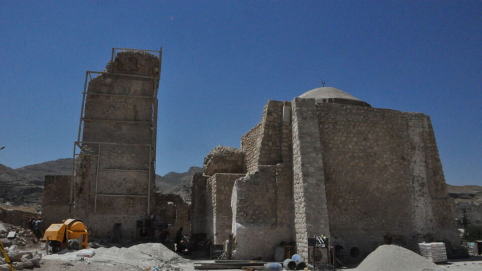 2 bin ton ağırlığındaki hamam böyle taşınacak