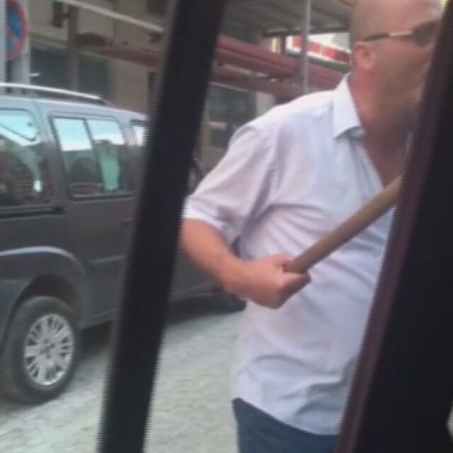 Uber sürücüsüne taksi şoföründen sopalı saldırı