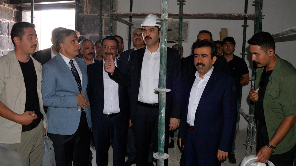 Bakan Kurum: Sur'da inşaat çalışmalarını hızla tamamlayacağız