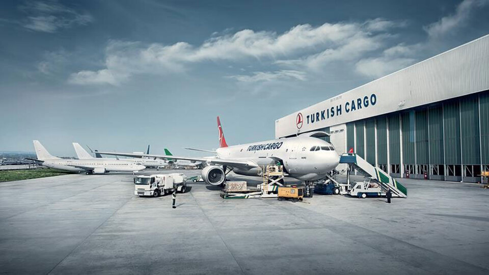 Hava yükünün 26 milyon tonu Türkiye'den taşındı
