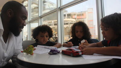 Amerikalı baba acil ameliyata girince, çocuklarına Türk doktor sahip çıktı