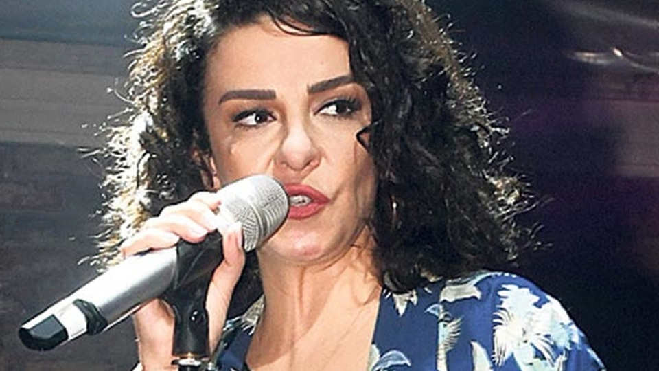 Fatma Turgut bileğini burktu