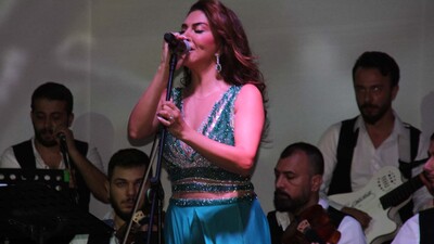 Balıkesir'de bir düğünde sahne aldı