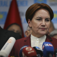 “Akşener 1 buçuk saat arabanın içinde kaldı, 2 araba önünü kesti”