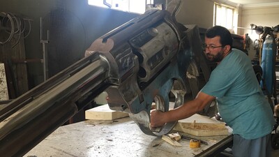 Üç metre uzunluğunda 100 kiloluk silah!