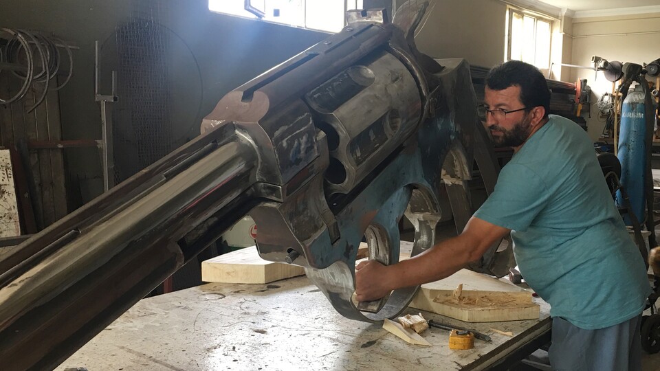 Üç metre uzunluğunda 100 kiloluk silah!