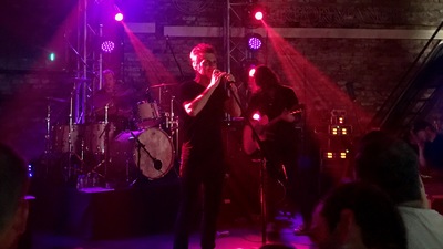 Hayranlarıyla gecikmeli buluştu