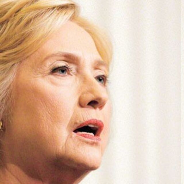 Clinton: "Putin demokrasinizin kalbine saldırdı"