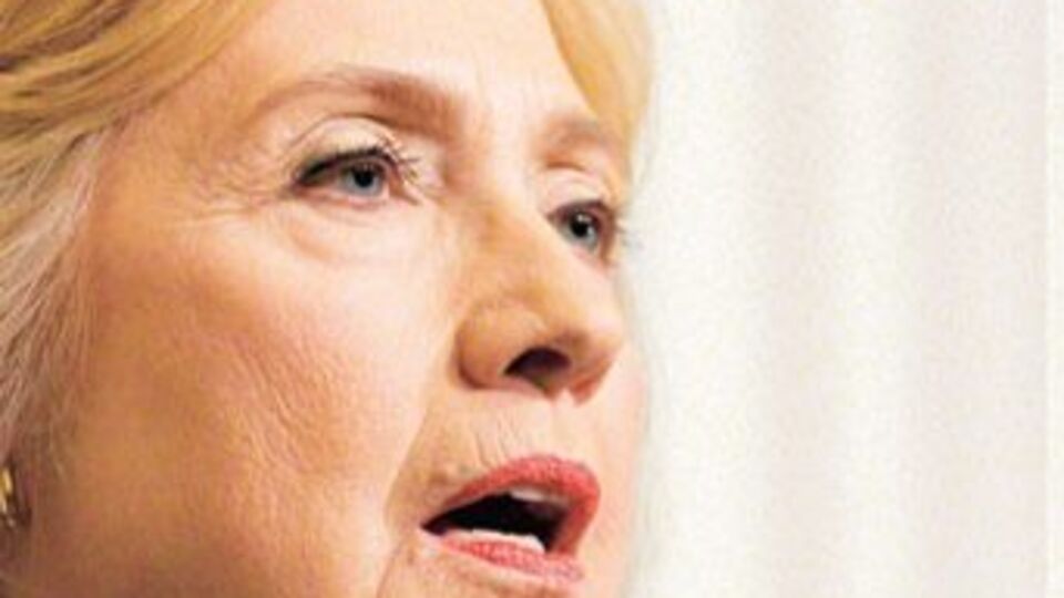 Clinton: "Putin demokrasinizin kalbine saldırdı"