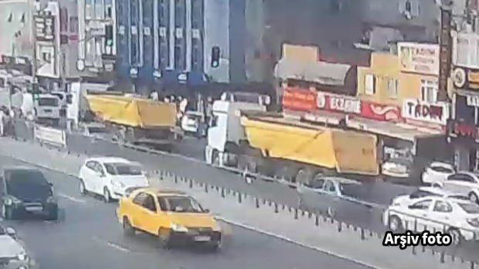 Park halindeki 11 otomobil ile bir kadına çarptı