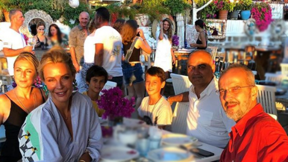 Ayrılsak da beraberiz