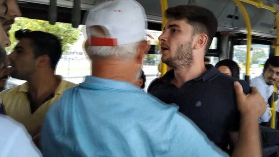 Halk otobüsünde yaşlılara yer verilmesini isteyen genç darp edildi