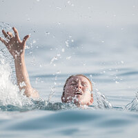 Suda boğulmaya karşı hayat kurtaran 7 ilk yardım önerisi!