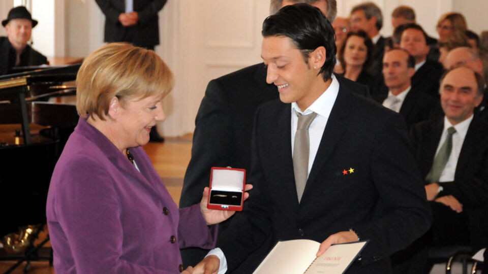 Alman hükümetinden Mesut Özil açıklaması!