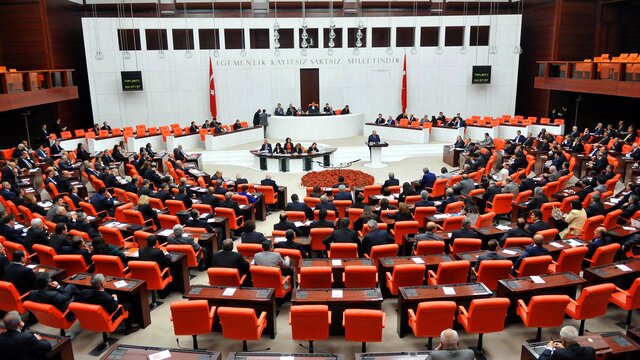 HDP'li Ahmet Şık'a 2 birleşim Meclisten çıkarılma cezası