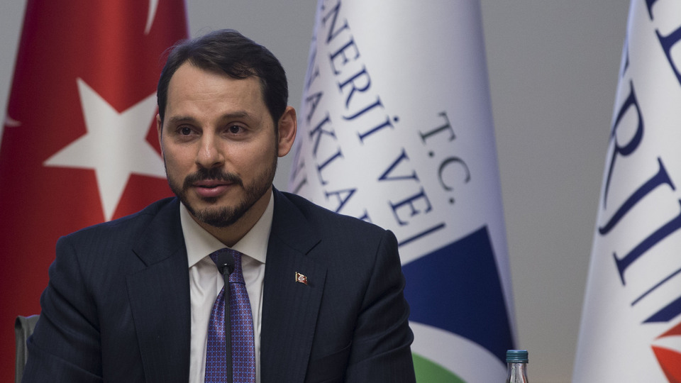 Bakan Albayrak'tan ekonomistlerle sürpriz toplantı