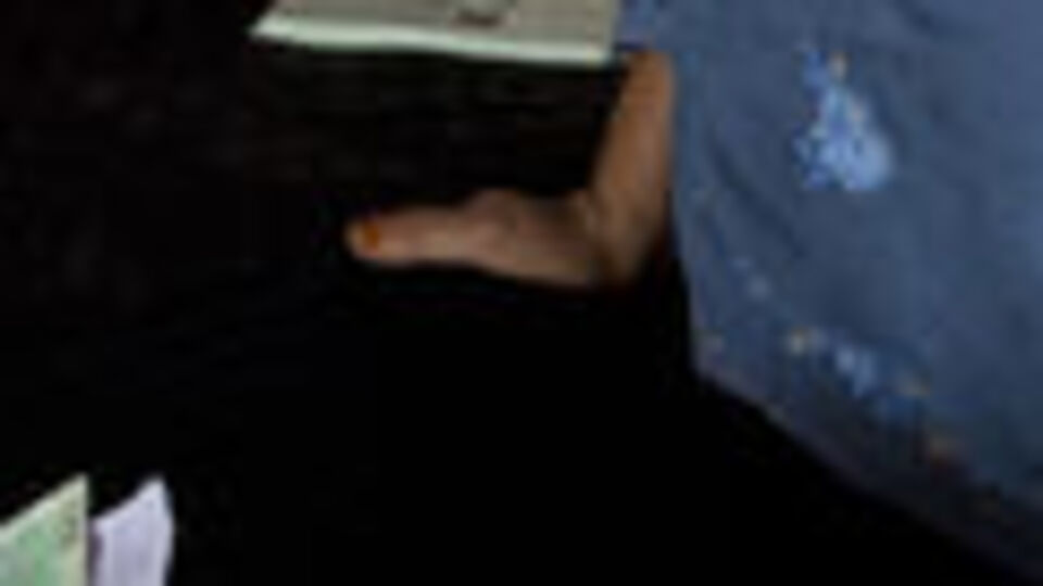 Pakistan seçimlerinde muhalefet lideri İmran Han önde