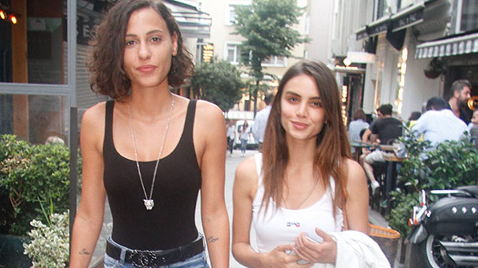 Flaşlar güldürdü