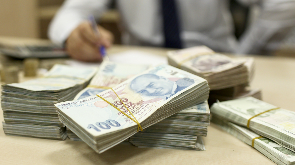 Bankacılık sektörünün kredi hacmi azaldı