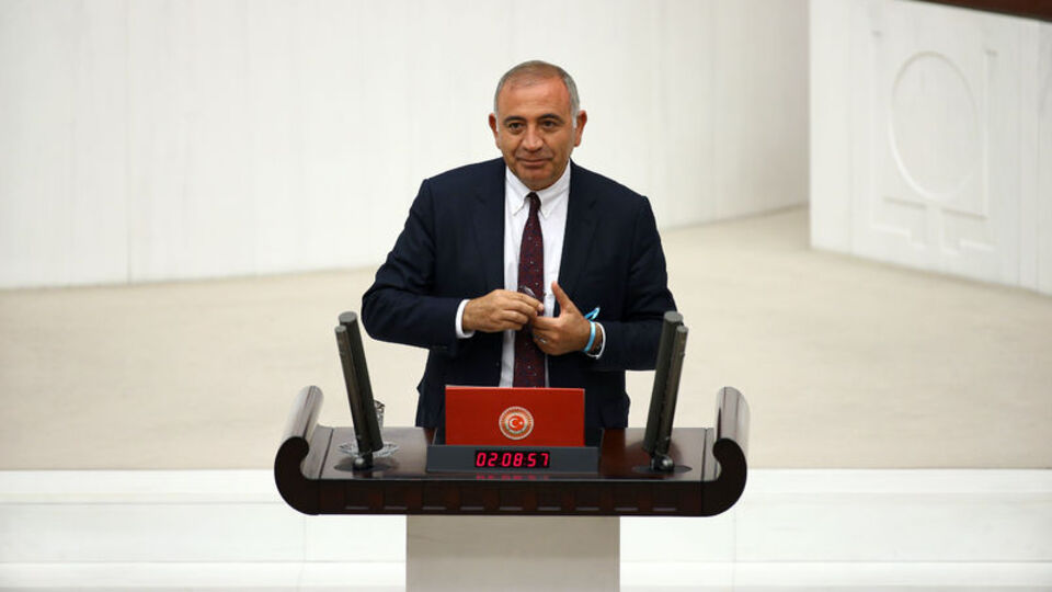 O bildiriyi imzalamayan Gürsel Tekin konuştu