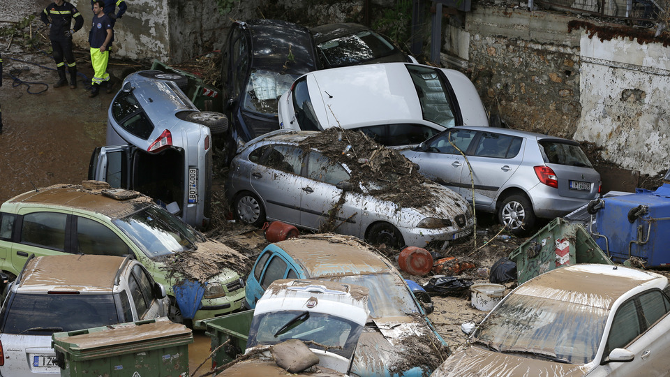 Yunanistan'ı şimdi de sel vurdu!