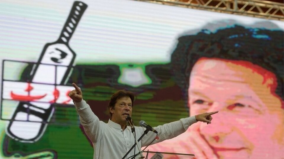 İmran Han: Pakistan'ın yeni başbakanı olmaya aday kriket yıldızının hikayesi