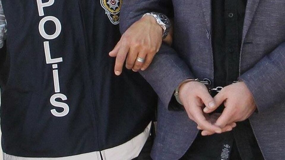 Komiser yardımcısı ve polis memuru FETÖ'den tutuklandı 
