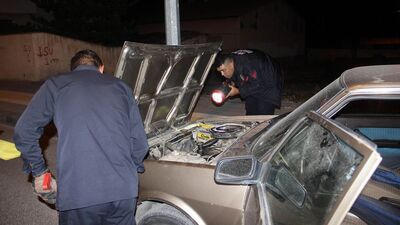 Otomobile giren yılana biber gazlı müdahale