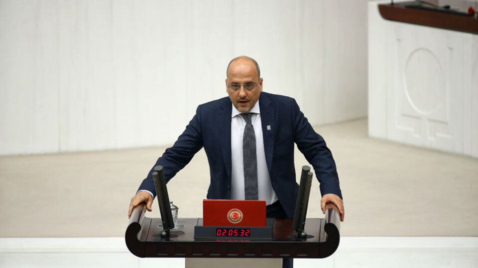 AK Parti'den HDP'li Ahmet Şık'a dava