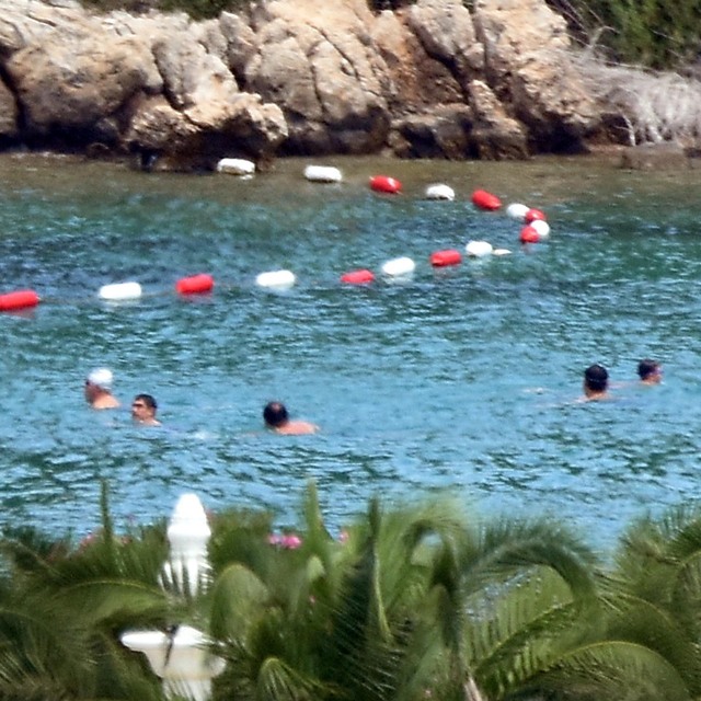 Bodrum'a özel jetle geldi, koruma ordusuyla denize girdi!