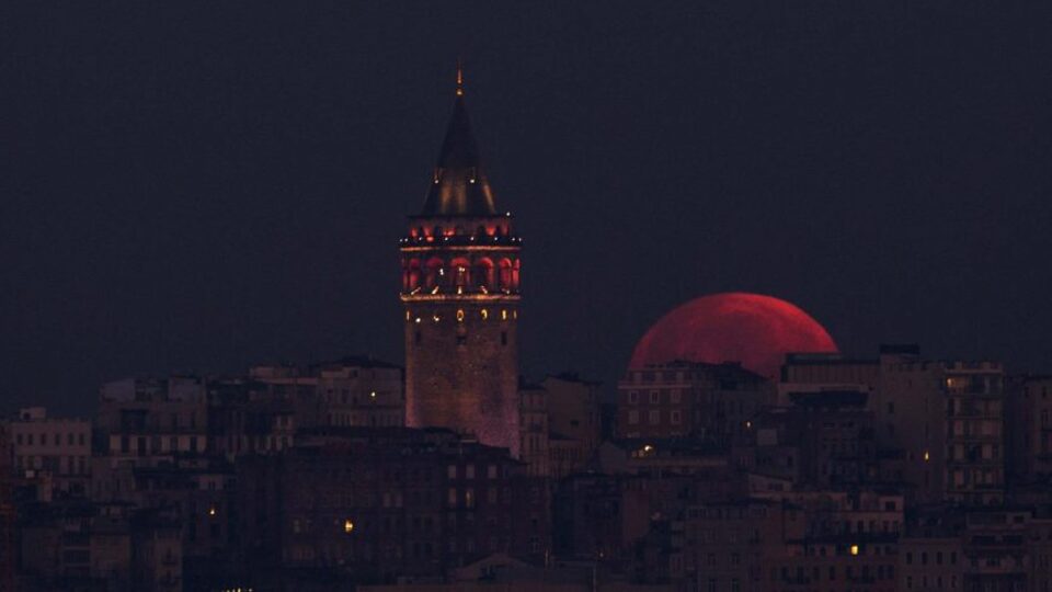 Kanlı Ay tutulmasına canlı yayın!