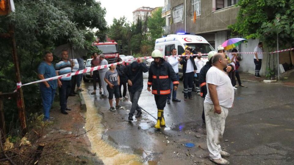 Sancaktepe'de okulun duvarı çöktü!