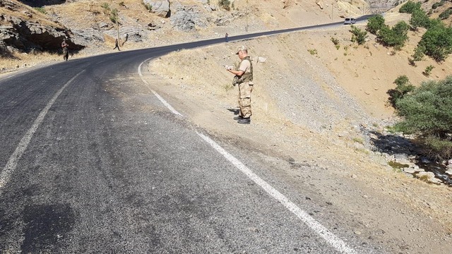 Karakola taciz ateşi açan 2 terörist etkisiz hale getirildi