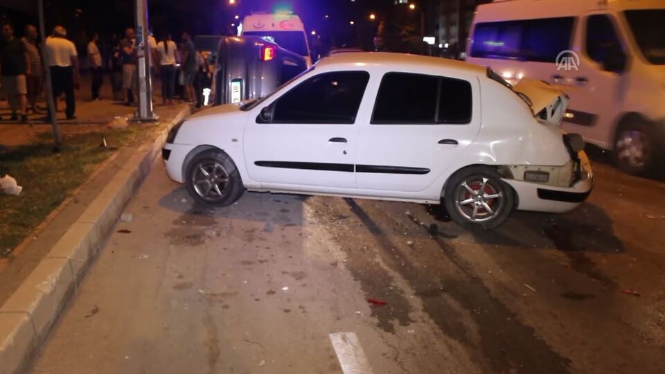 Adana'da trafik kazası! 2 kişi yaralandı