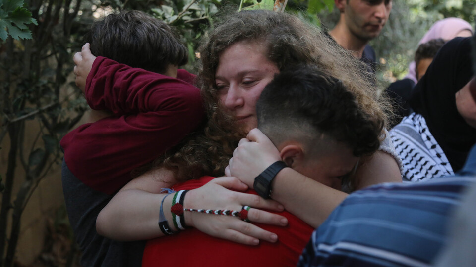 İsrail, Filistinli Temimi ile annesini serbest bıraktı