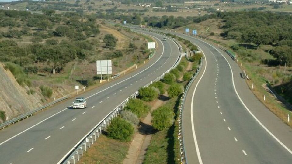 Yemen'de uluslararası karayolu trafiğe açıldı